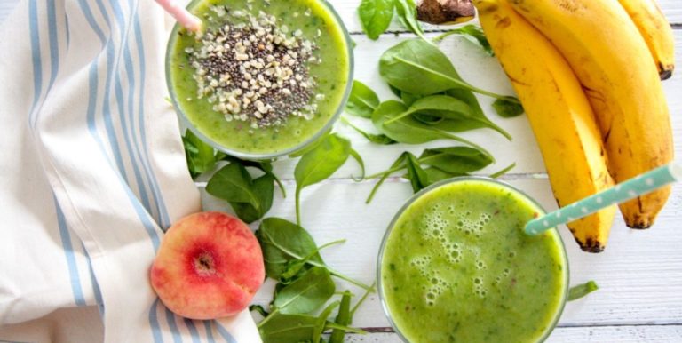 visualizes arrangement of ingredients for cbd smoothie recipe
